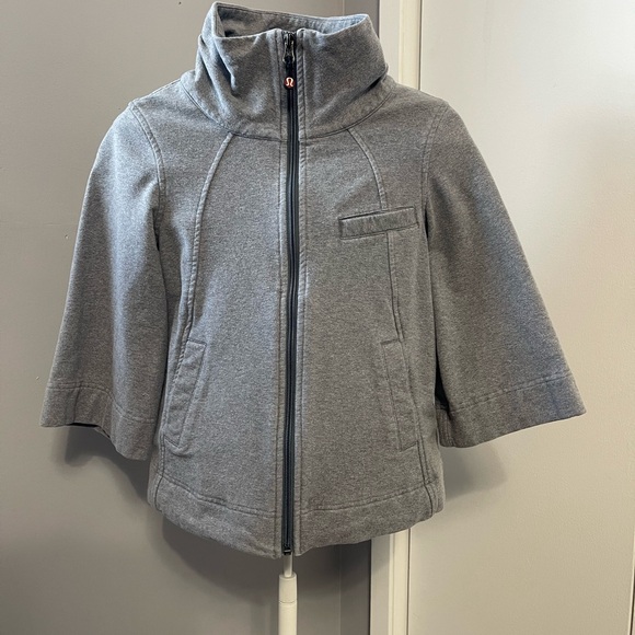 Lululemon - Picture 1 of 3